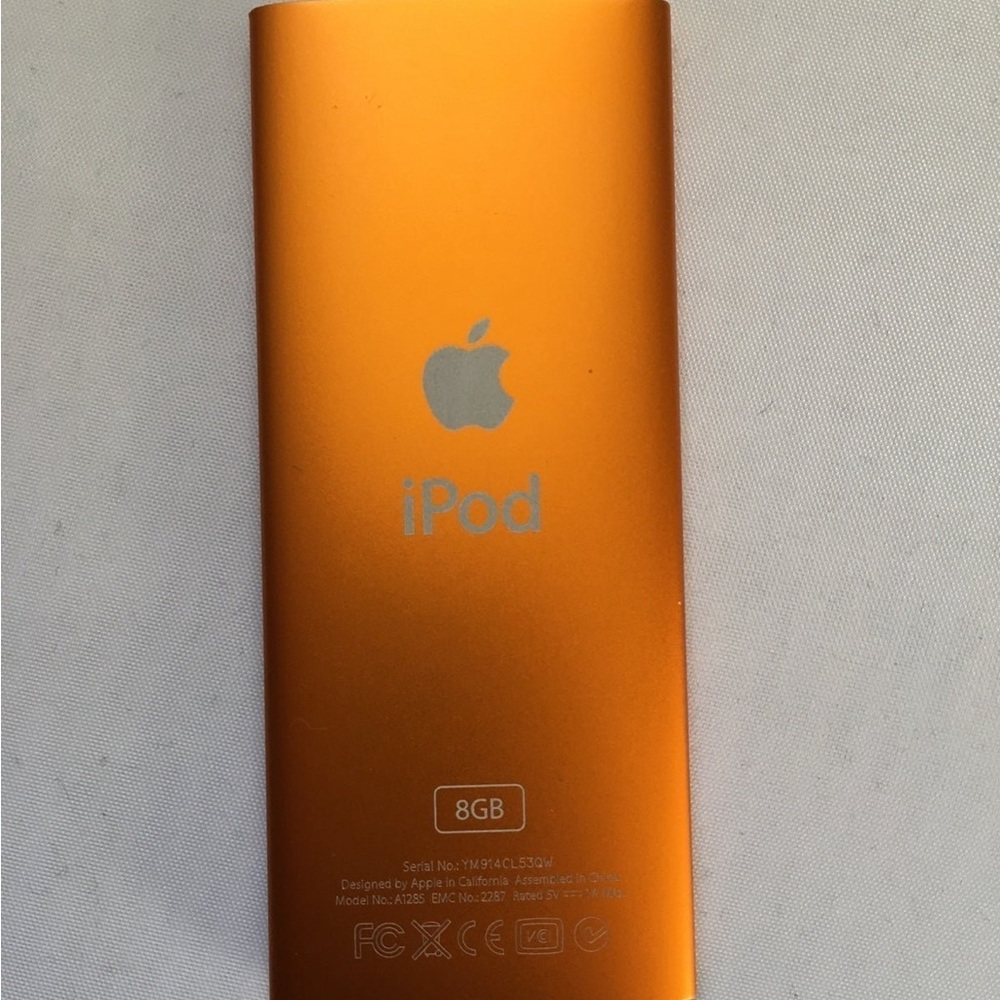 iPod Nano 4th Gen 8gb Orange - Picture 2 of 3